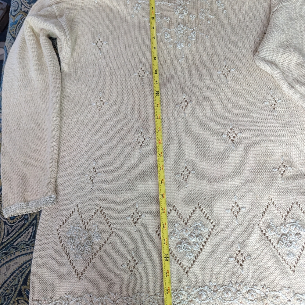 Carolyn Taylor Cream Sweater with Lace Details - Picture 4 of 10